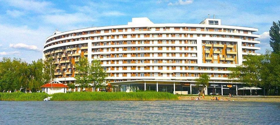 'Good Feelings' Aparthotel Siofok Exterior photo